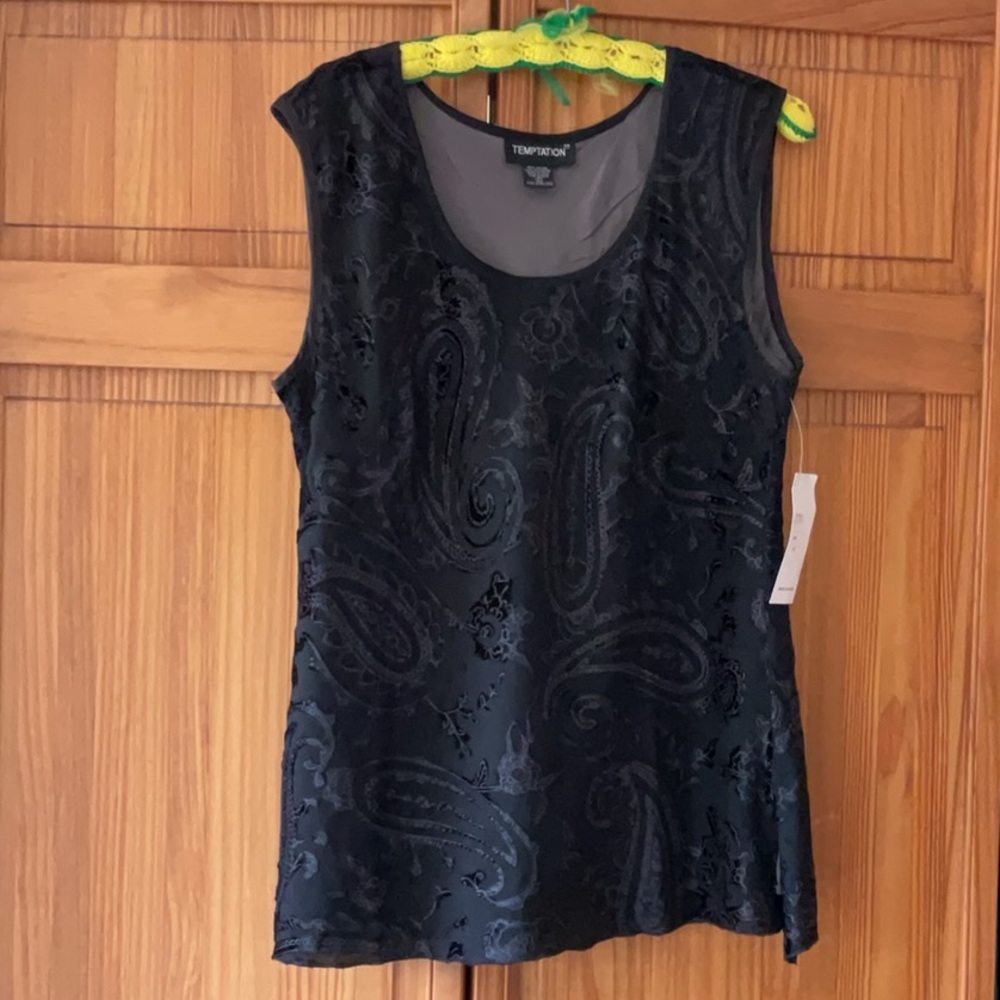 Sleeveless embroidered shirt